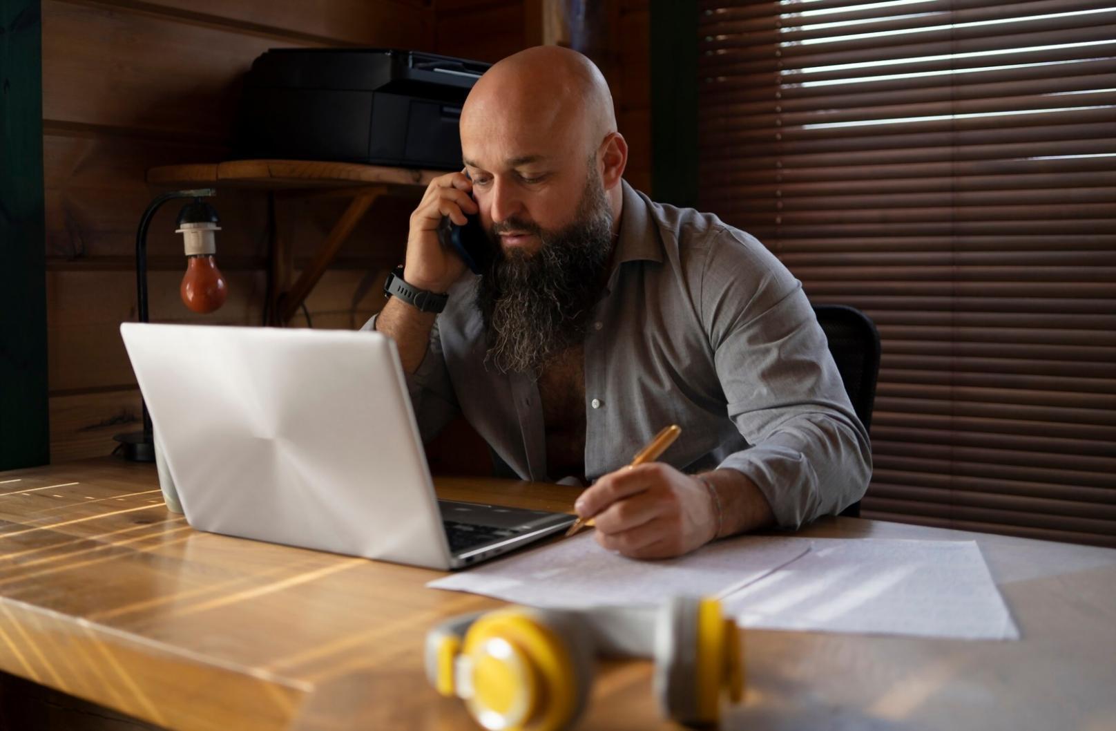 Análisis de pitch deck durante sesión del programa